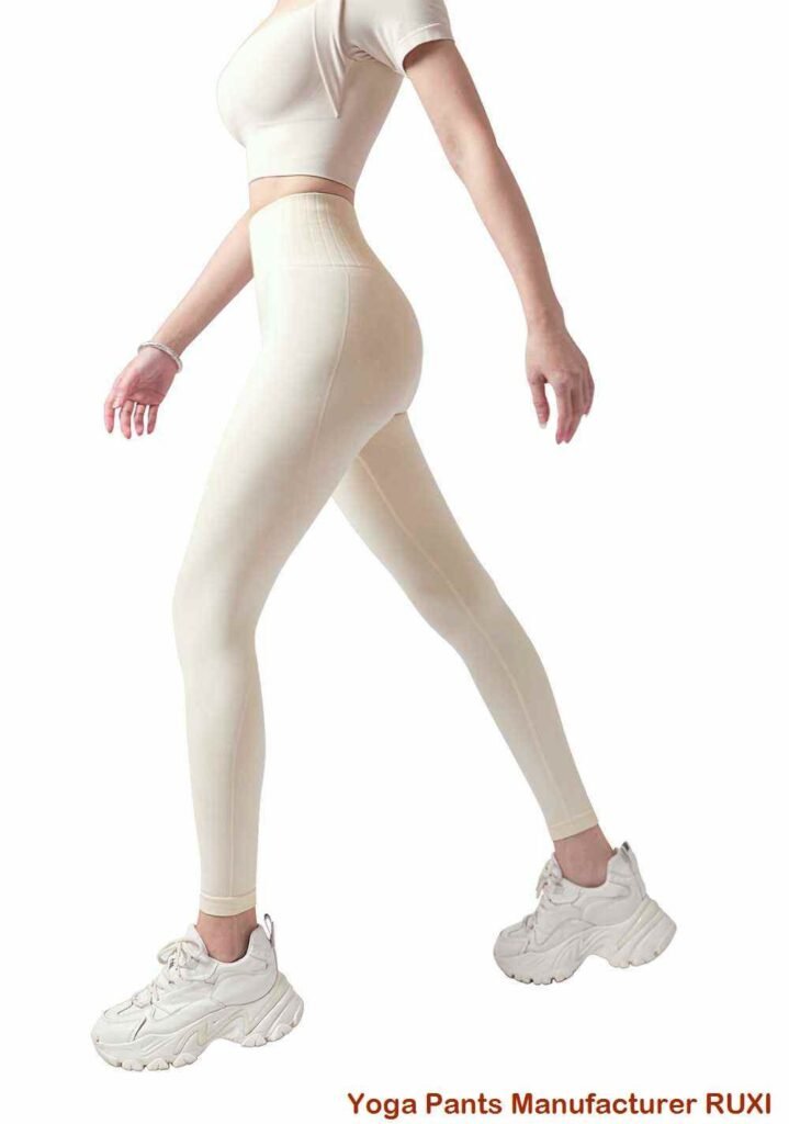 세련된 운동을 위한 그레이 플레어 레깅스